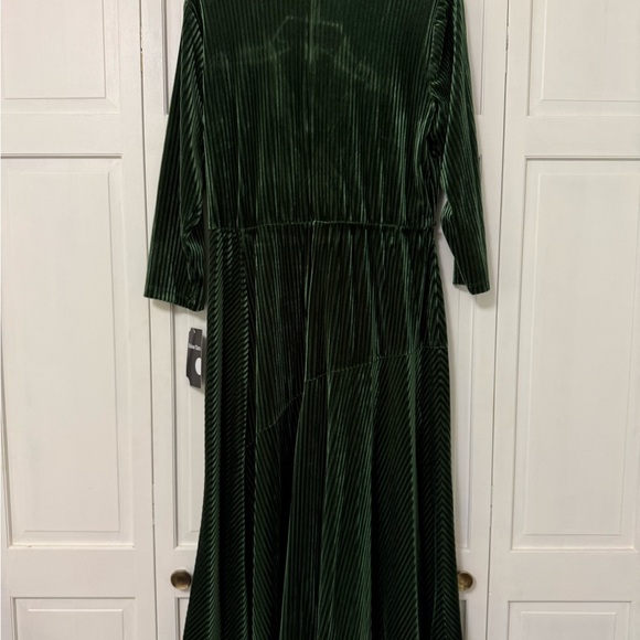 NWT Maison Tara Plus Size V-Neck Faux Wrap Velvet Dress Green Holiday Party 16 - Picture 5 of 12